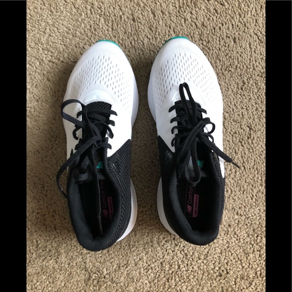 New Balance Shoes - Womens NIB New Balance Running shoes. Size 8